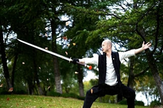 八段锦第七式攥拳怒目增气力功法要点