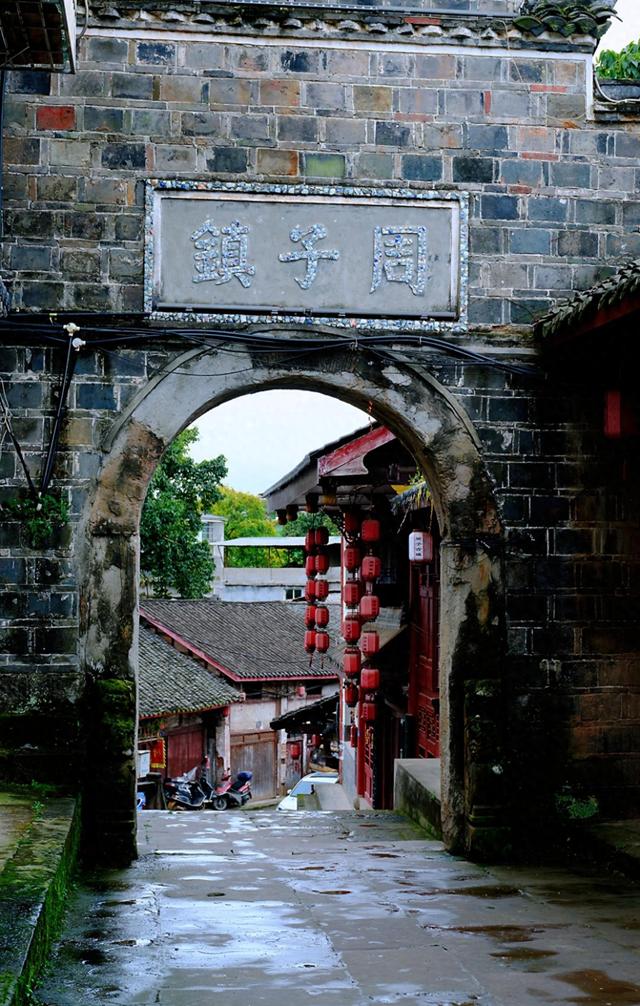 嘉陵江上最后的码头古镇——周子古镇
