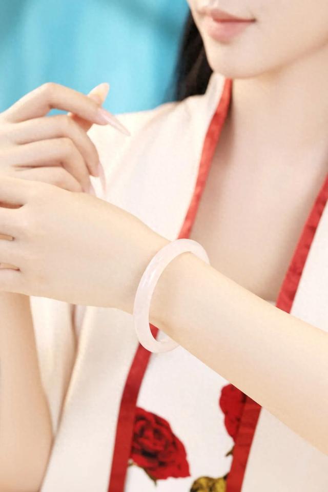 冰种白玉髓手镯要多钱（谁信啊）