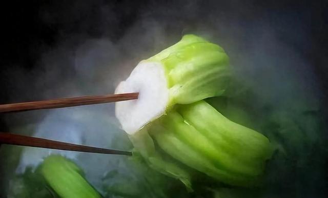 不焯水等于在“服毒”？以下几类蔬菜再懒也要焯水，你焯水了吗？