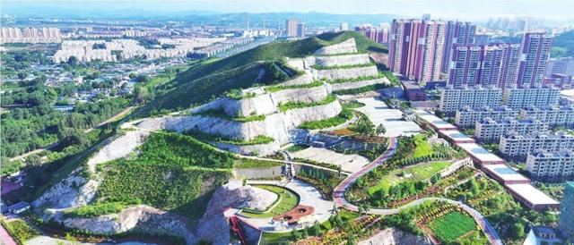 废弃采石场变公园