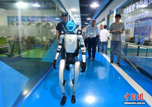海外华媒漳州行：感受千年古城工业与文化魅力