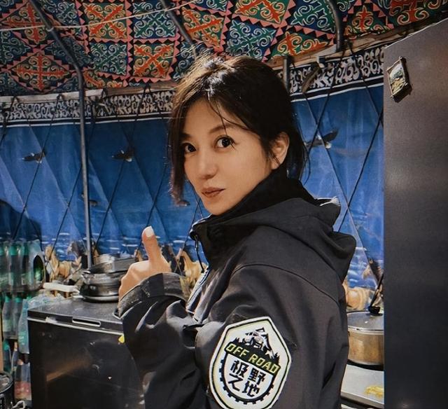 封杀四年，49岁赵薇突传消息，因胃癌去世传闻5个月前就真相大白