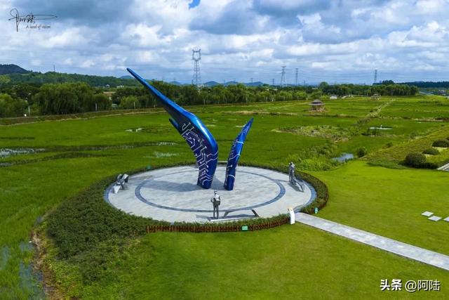 杭州有个钱江经济开发区地处余杭，还在曾经的獐山石矿场建起公园