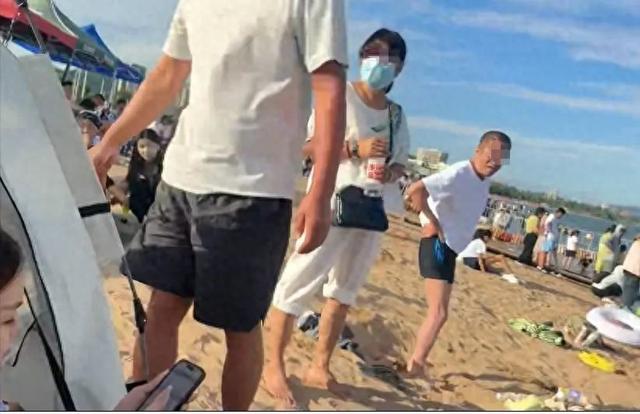 游客在辽宁葫芦岛海滩游玩被强收“搭帐篷费”？当地文旅集团：已承包给私人；文旅局：介入调查