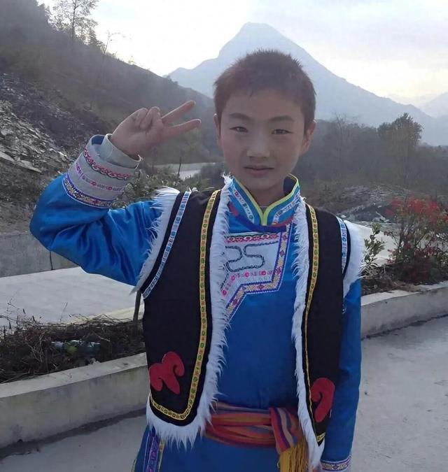 梦到被一群人打（汶川地震被救男孩）