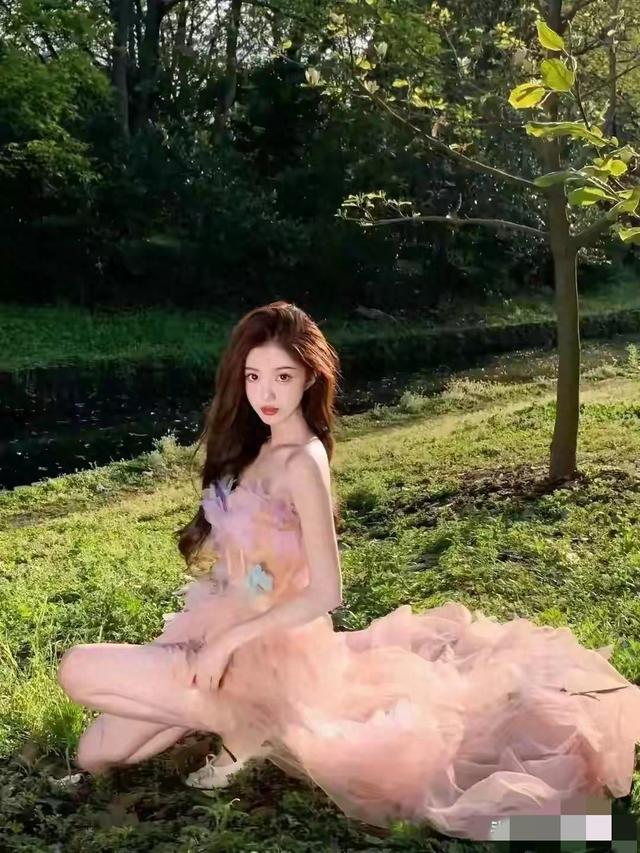 安徽阜阳一佳人，身高169cm 身材拥有黄金比例， 散发迷人身材魅力