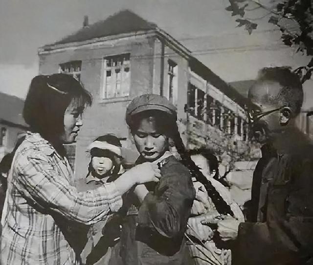 北京知青被迫与青海姑娘分离,35年后当上大官,得知自己儿孙满堂