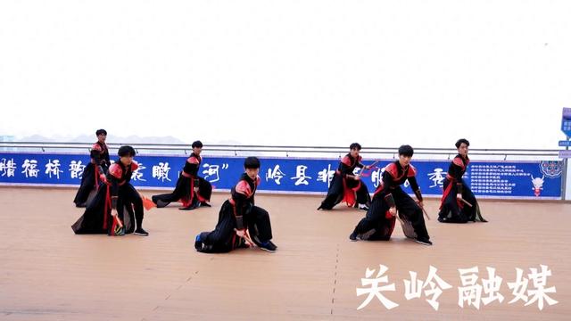 关岭民族展演点亮桥旅新体验