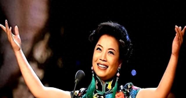 不结婚怎么解决生理需求？57岁的歌唱家张也，用行动给出了答案