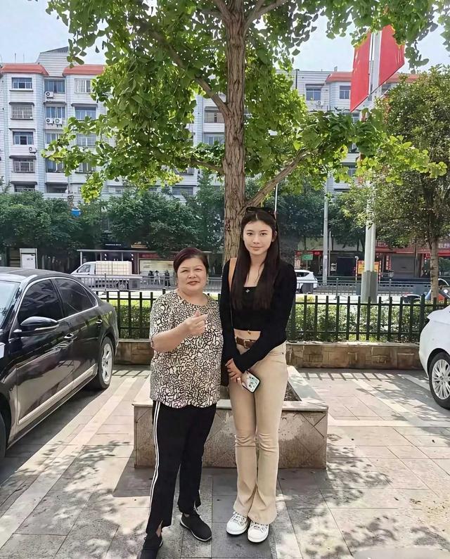 吴艳妮要是能去娱乐圈发展，肯定也是超一线级别的 ​​​