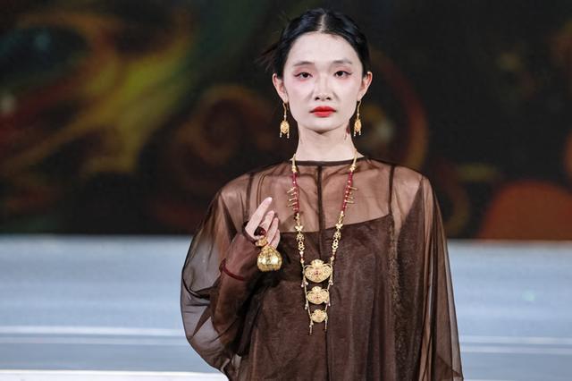 黄金钻石珍宝都赶中秋的趟｜是日美好事物