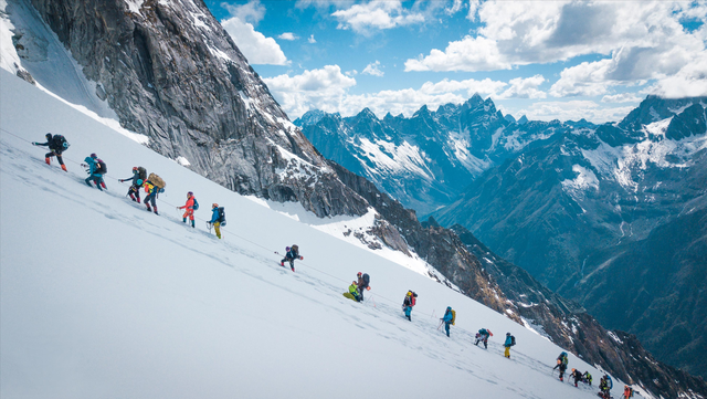 17岁少年徒步雪山遭遇高反，领队未第一时间叫救援，最终结果如何