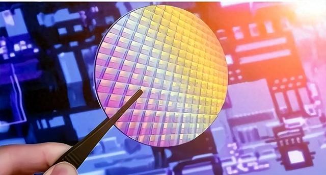 ASML急了！我国光刻机突传三大捷报，芯片价格即将暴跌？