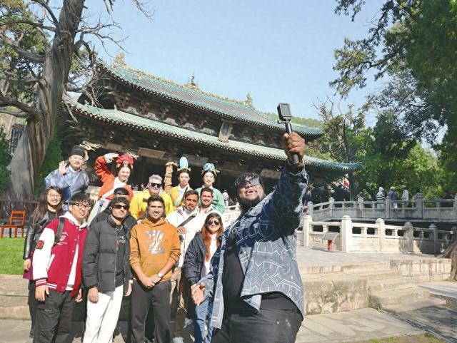 首站：晋祠博物馆 “第一次见到宋代服饰，很震撼也很新奇”