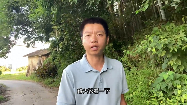 80岁奶奶养着一只眼镜蛇雷龙，很多人没见过，拍给大家看一下