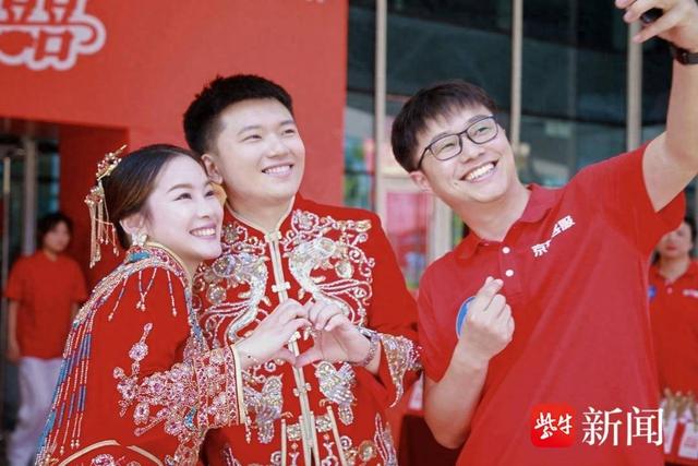 宿迁这场集体婚礼，66对新人携手走到一起，大多是同事