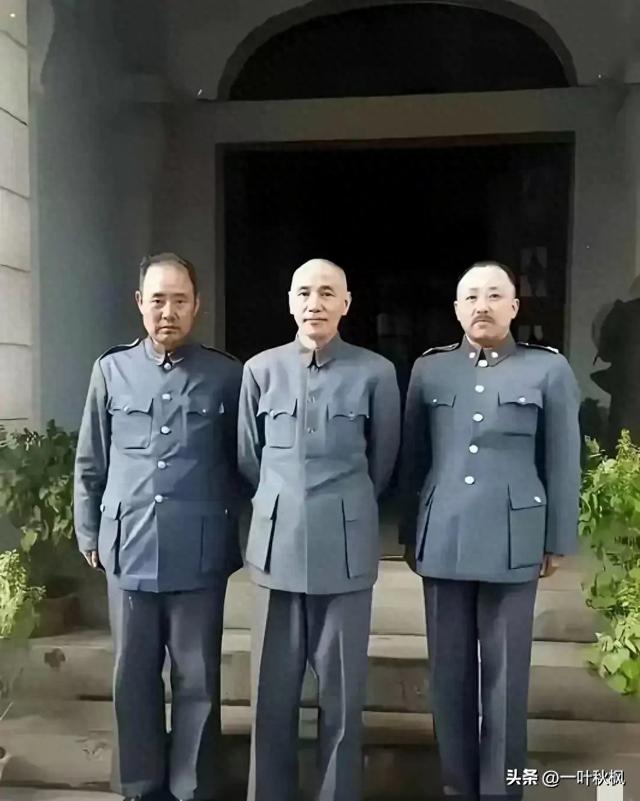 我敢打赌，认得出这三人的历史绝对不会差，一般只认识中间的那人