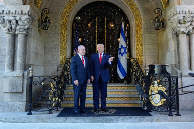 剑拔弩张！特朗普放话支持以打伊朗，伊朗硬刚：侵略必严惩