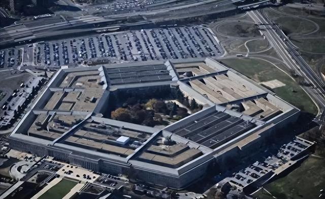 北京大阅兵后，俄方收到最新情报，美国为中国准备了25个秘密武器