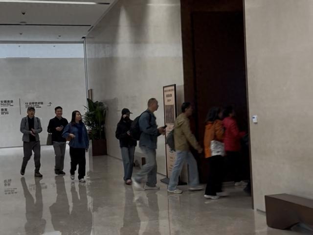 《富春山居图》一期一会，再现浙博，观众早早排队只为“一眼千年”