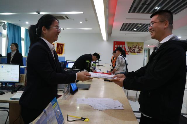 网站备案审批要等多久（备案到拿证仅用13天五证同发 秀出审批新速度）