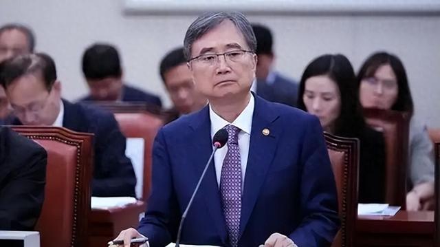 韩国外长离开北京当天	，李在明宣布“选美国”，想让中国别太计较