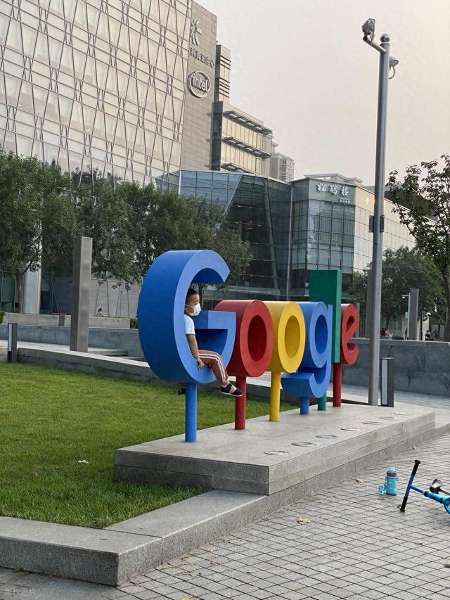 中美AI马拉松：2025	，算力巨兽与产业渗透者的岔路口