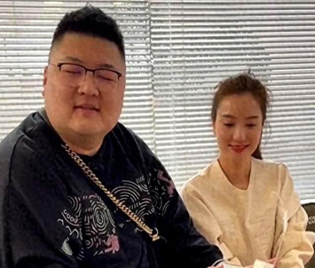 何钰欣自曝无夫妻生活	，直播间9万人在线吃瓜！猴哥评论区沦陷