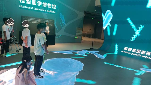 郑州市儿童福利院联合爱心机构举行生物奥秘探索主题研学活动