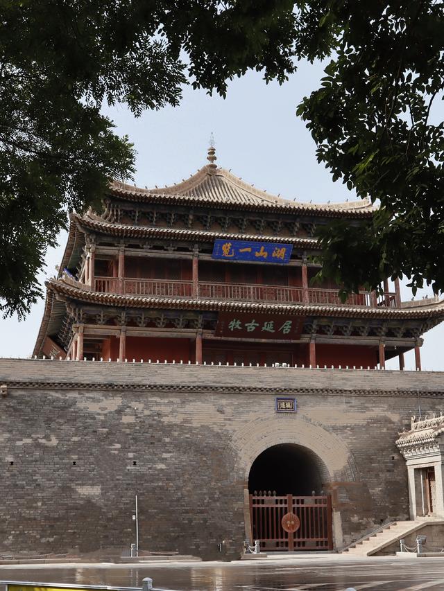 西夏皇家寺庙，35米绝美卧佛，国内仅存900年保留完好