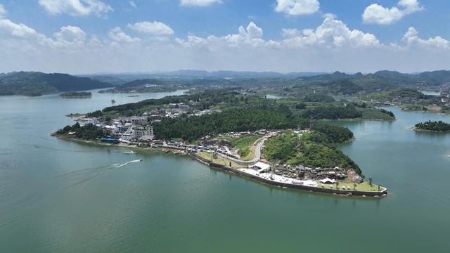 清镇:点“湖”成金 打造冬季旅游新范式