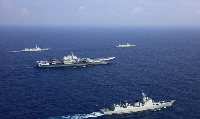 辽宁舰准备环绕日本列岛？高市破防，美国：中国要对日重拳出击了