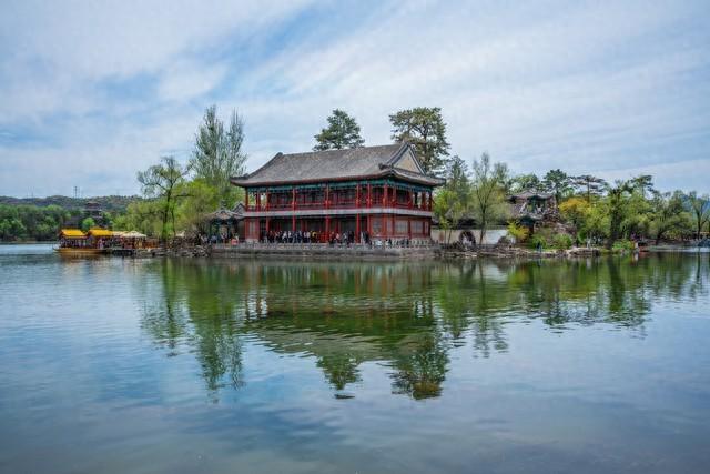 我是烟台人，刚游承德避暑山庄和外八庙，想讲三点感受。