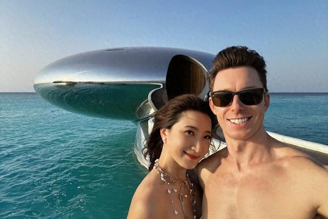 和陈赫离婚10年后，晒出情侣泳装照的许婧，没给前夫留一丝体面