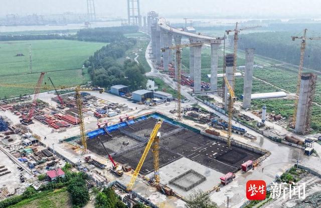 从-67.5米至+1米 张靖皋长江大桥“超级基石”跃出地面