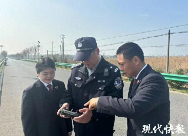 江苏一男子买探测仪野外探宝挖到藏宝陶罐:内有39件宋元时期首饰,卖了20万后被抓