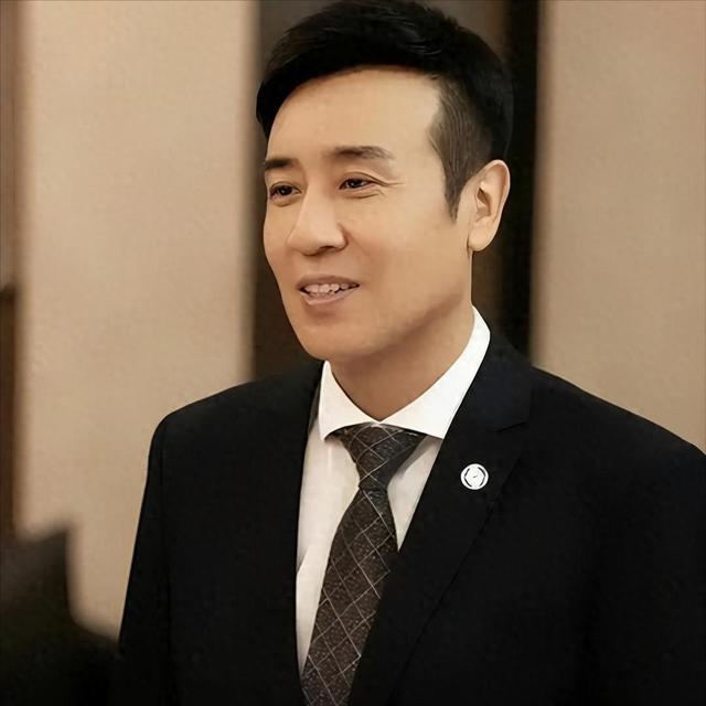 于和伟：3岁丧父，吃姐姐奶水长大，成名后为8个哥哥姐姐买房子！ ​​​