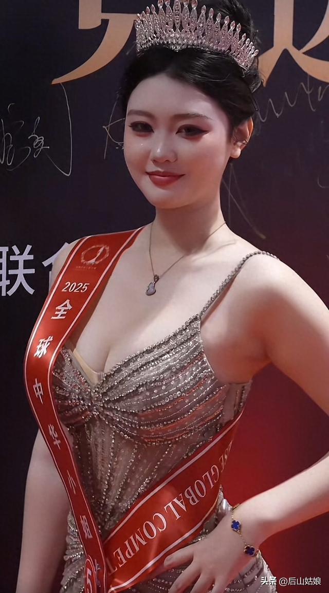 中华小姐香港冠军连子欣，评论区一片叫好，胜在纯天然，来自河北