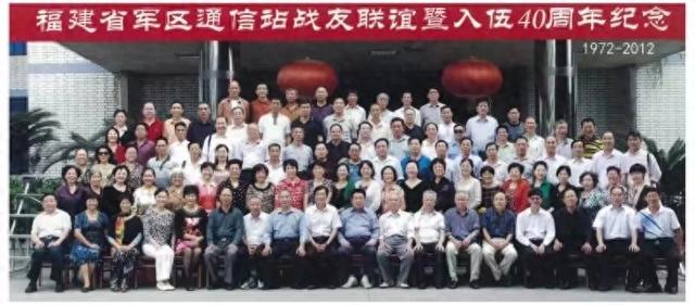 部队战友聚会三阶段：大款做东请客，众人AA平摊，旅游公司承办