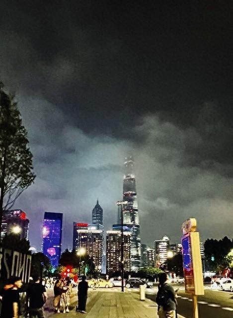 游客的疑惑：明明都是一线城市，深圳为什么没有上海“洋气”？