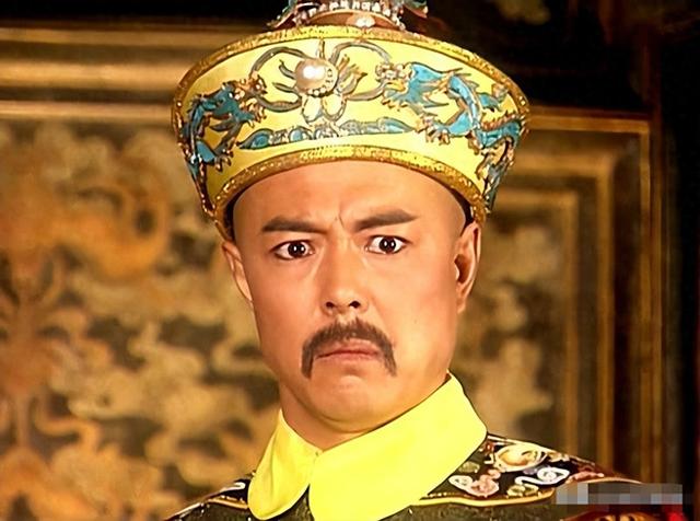 天道好轮回！68岁双腿包扎瘫在轮椅的张铁林，已然活成了“笑话”