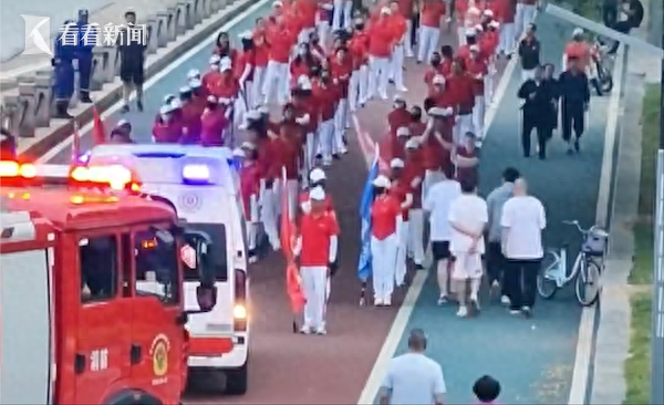 暴走团逼停救护消防车 只因领队认为备勤不该让?!