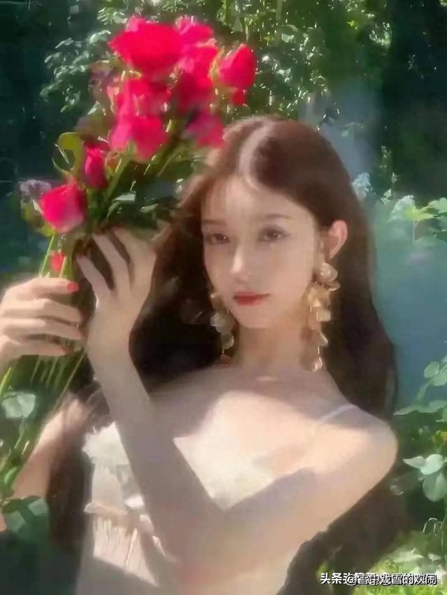 河南郑州一校花仙姿玉色，堪称上帝吻过的容颜，美得让人移不开眼