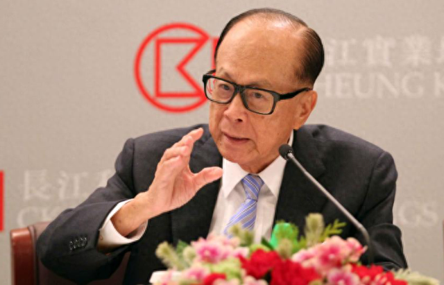 中美最关键一战降临，27号决战前，中方出手将军，李嘉诚如履薄冰