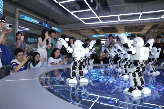 北京亦庄启动全球首个机器人综合生态平台“机器人大世界2.0”