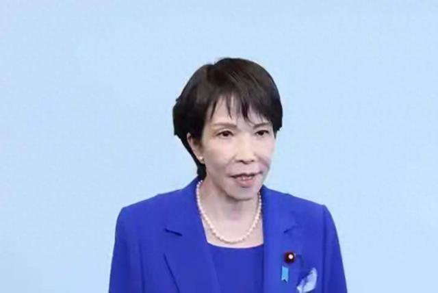 迟迟等不到北京贺电后，高市早苗公开道歉，日本社会面临巨大难题