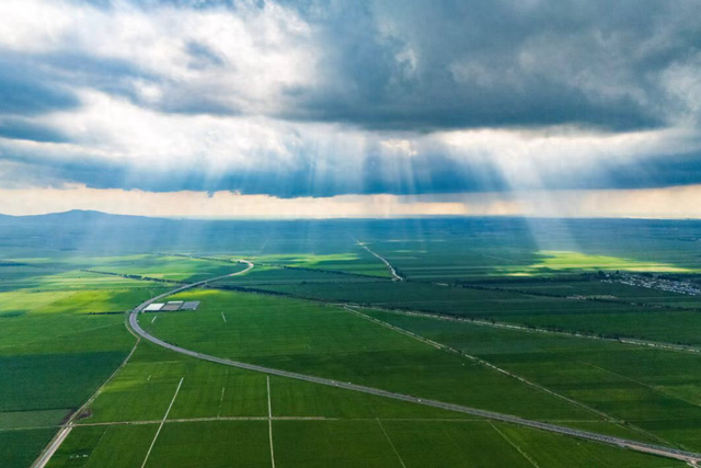 从“十五五	”规划建议看行稳致远的中国