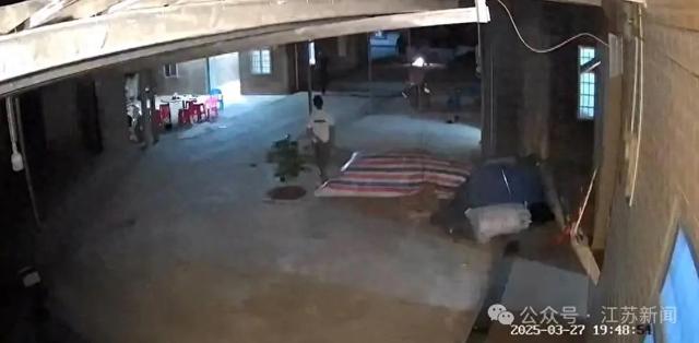 广东高院:叶德志(患精神分裂症)持菜刀砍击致3人死亡,罪行极其严重,维持死刑判决