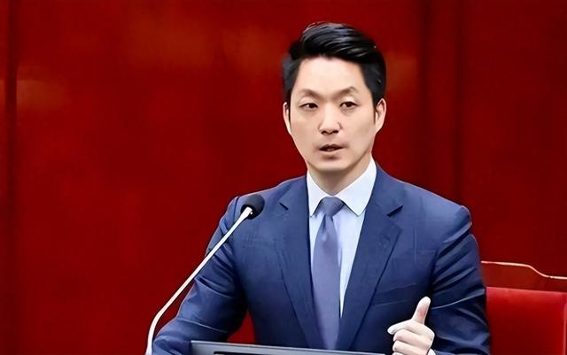 赖清德最担忧的情况发生！台当局警告：禁止任何人出席九三阅兵，国民党迎来天赐良机？大陆态度很明确
